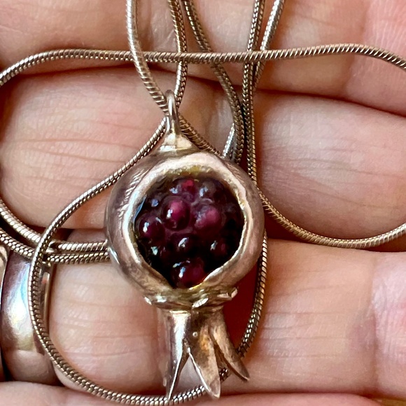 VINTAGE POMEGRANATE PENDANT CHARM NECKLACE CHAIN 925 STERLING SILVER - Picture 1 of 16